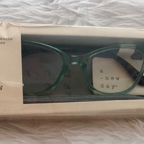 A New Day Women's Cateye Blue Light Filtering Glasses W/Soft Case - Green/Brown - Picture 3 of 8